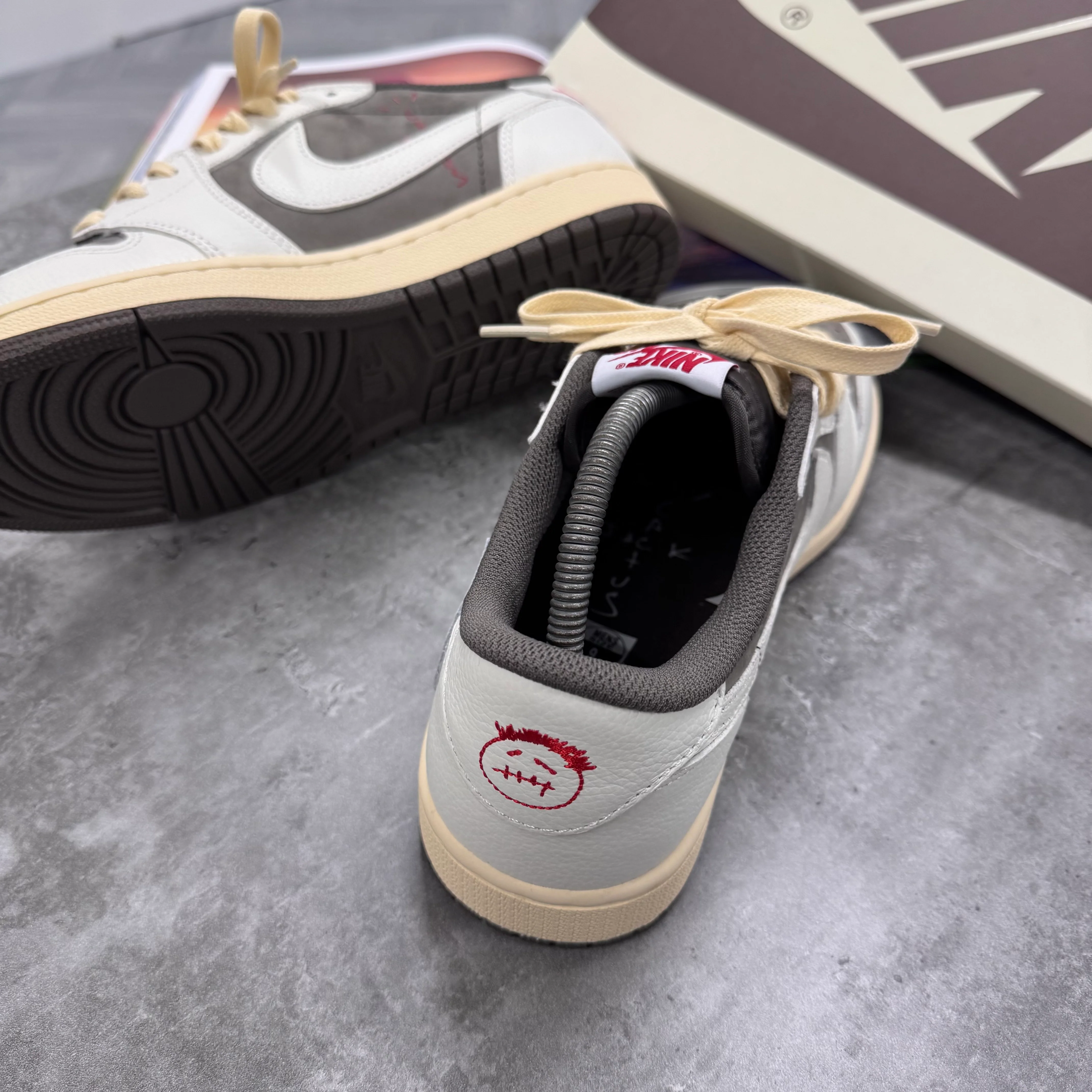 NI X TS JORDAN 1 - REVERSE MOCHA - Image 3